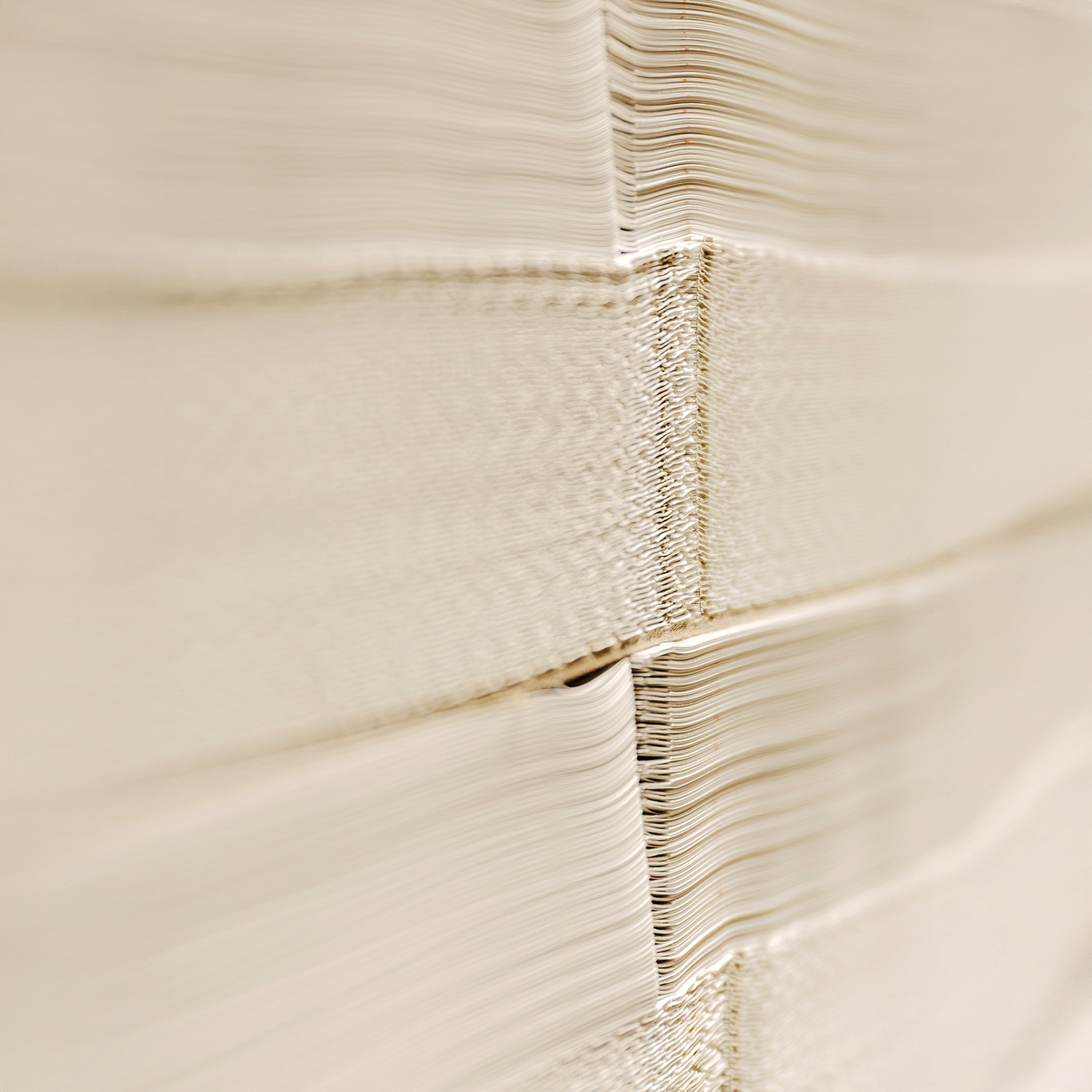 apierstapel mit sauberen Schnittkanten in der Druckerei