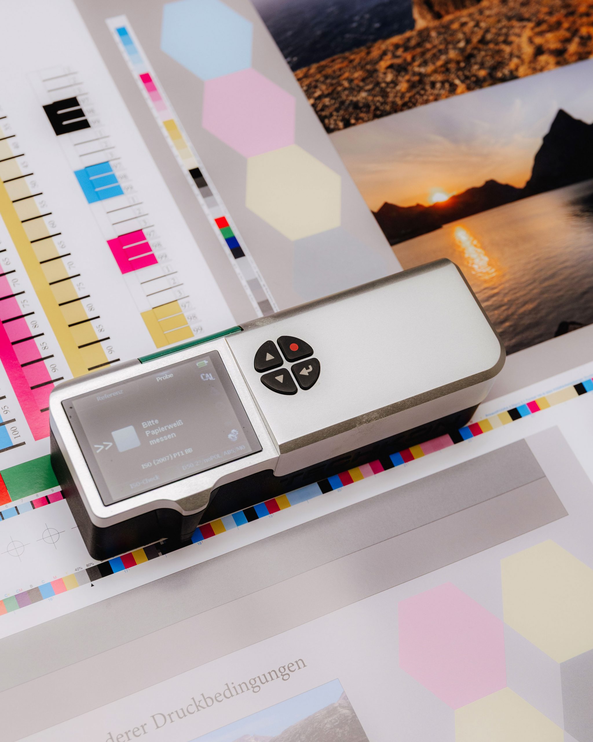 Farbmesstechnik zur Qualitätssicherung im Offsetdruck bei Bartels Druck