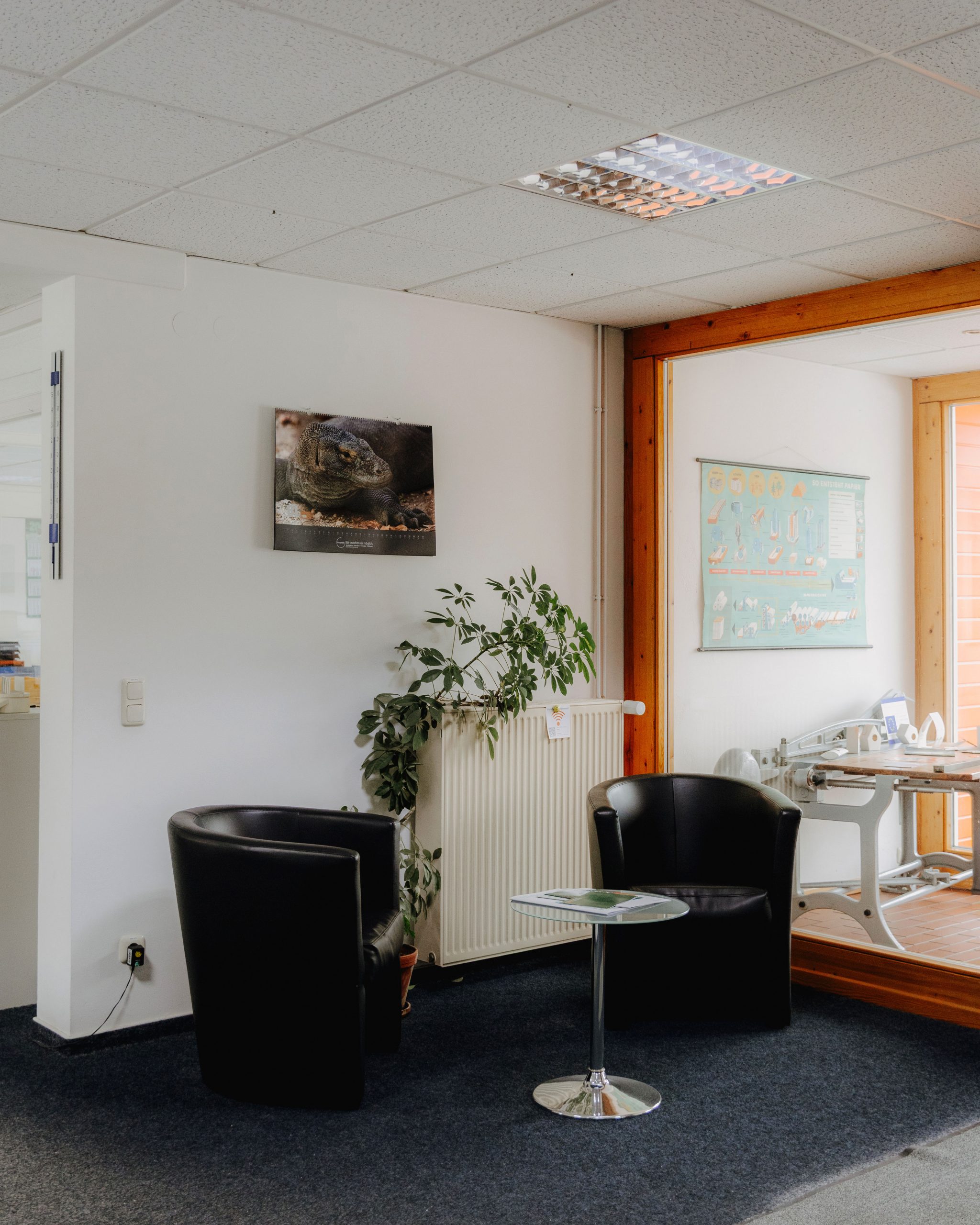 Mitarbeiterin am Arbeitsplatz im Büro von Bartels Druck